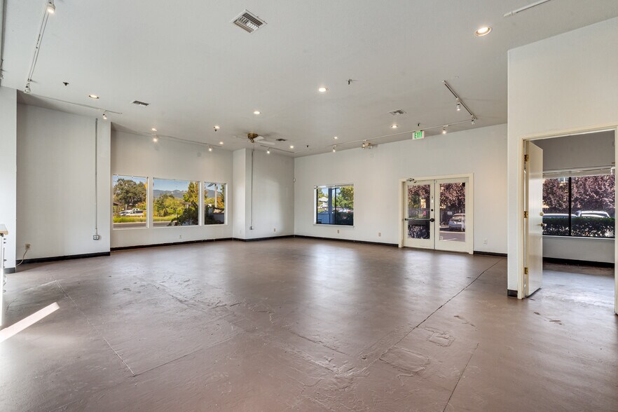 More Photos Of 1270 Broadway, Sonoma Freestanding For Sale