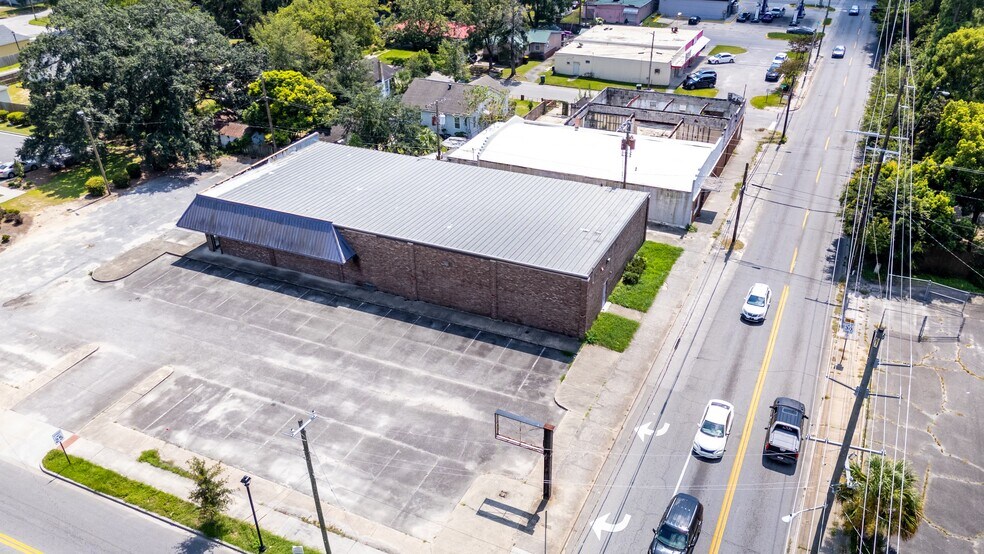 More Photos Of 802 Pennsylvania Ave, Savannah Freestanding For Sale