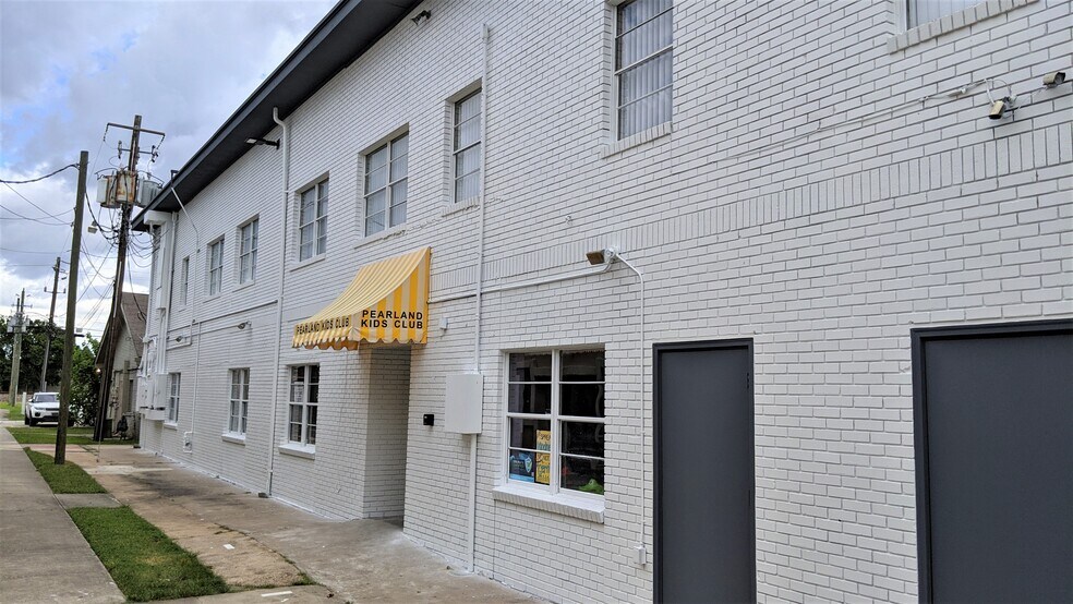 More Photos Of 4205 W Broadway St, Pearland Loft Creative Space For Lease