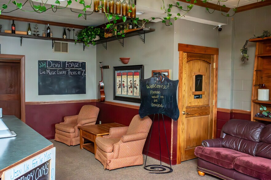 More Photos Of 205 Main St, Onalaska Specialty For Sale