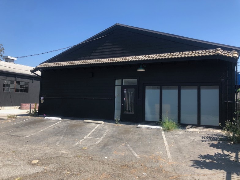 More Photos Of 2425 Glover Pl, Los Angeles Unknown For Lease