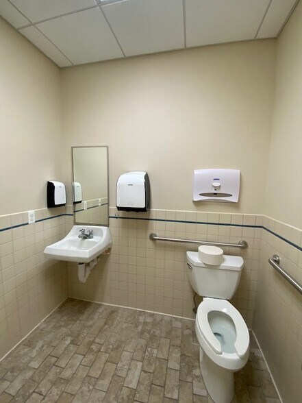 More Photos Of 406 Corlies Ave, Allenhurst Office For Lease