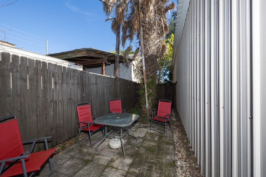 More Photos Of 319 E Howard St, Live Oak Storefront Retail Office For Sale