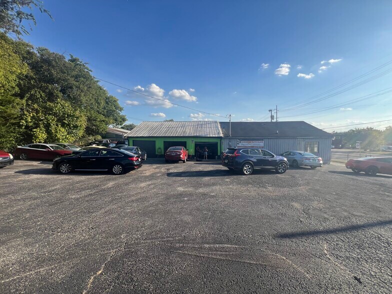 More Photos Of 612 Gallatin Pike N, Madison Auto Repair For Lease