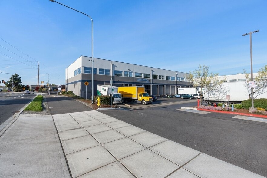 Primary Photo Of 19216 Des Moines Memorial Dr, Seatac Warehouse For Lease
