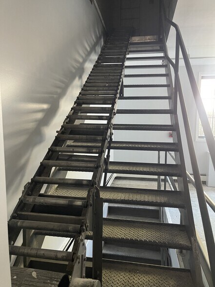 More Photos Of 504 Cherry Ln, Lane, New Hyde Park Warehouse For Lease