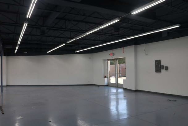 More Photos Of 32767 Woodward Ave, Royal Oak Storefront For Lease