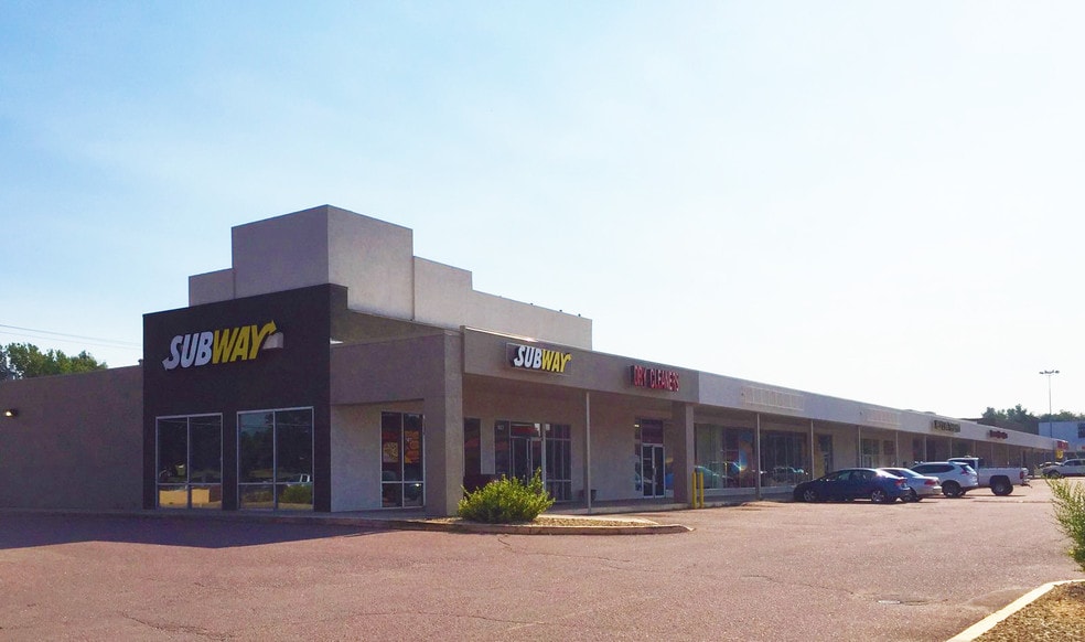 More Photos Of 1825-1865 North Circle Dr, Colorado Springs General Retail For Lease