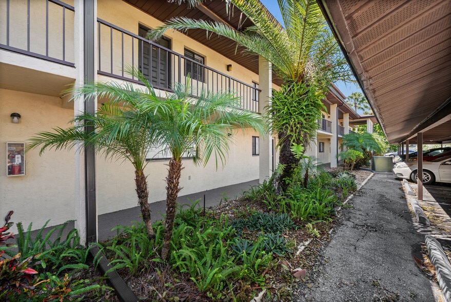 More Photos Of 3700 BENEVA Rd, Sarasota Apartments For Sale