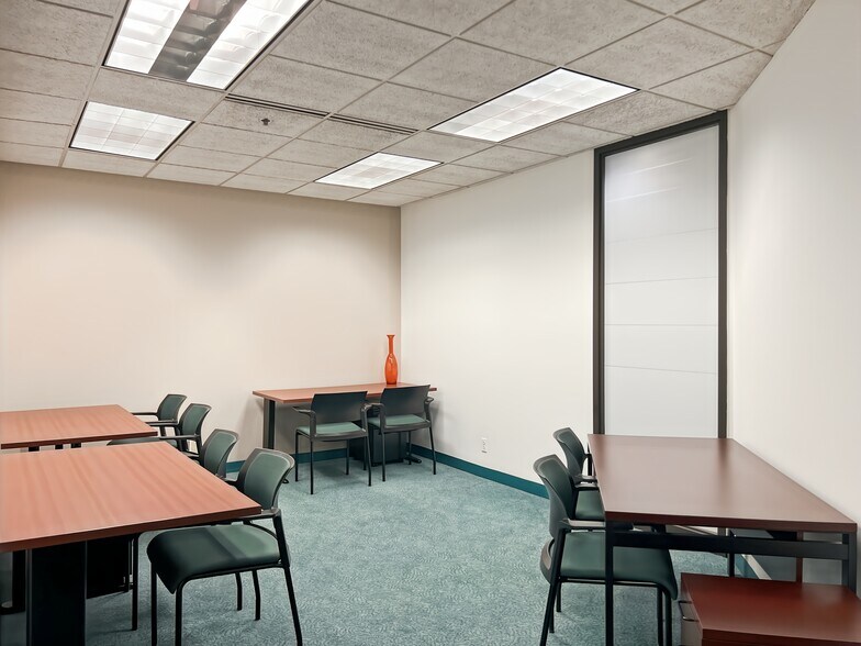 More Photos Of 5 Revere Dr, Northbrook Coworking Space