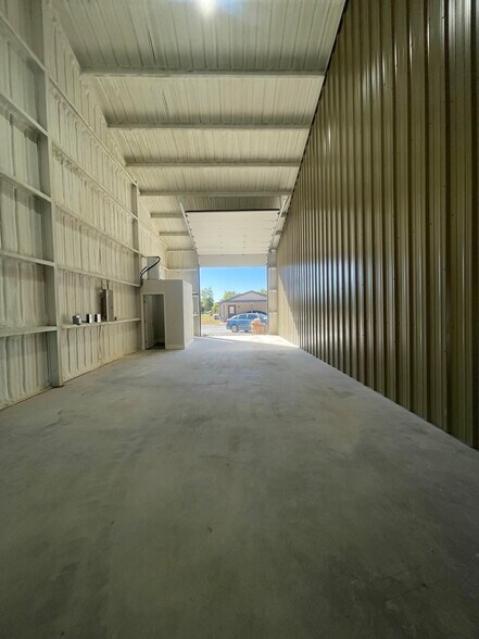 More Photos Of 615 FM 371, Gainesville Showroom For Sale