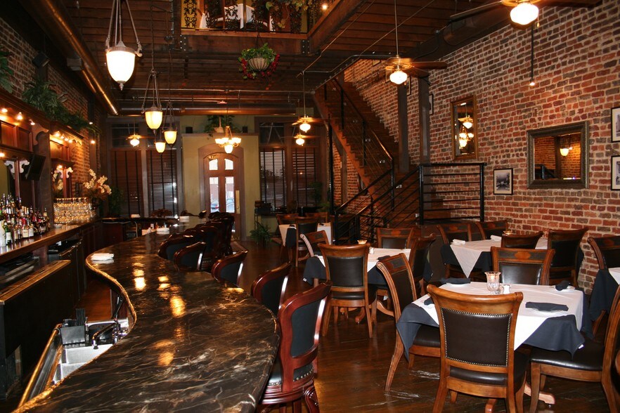 More Photos Of 111 E Erwin St, Tyler Storefront Retail Office For Lease