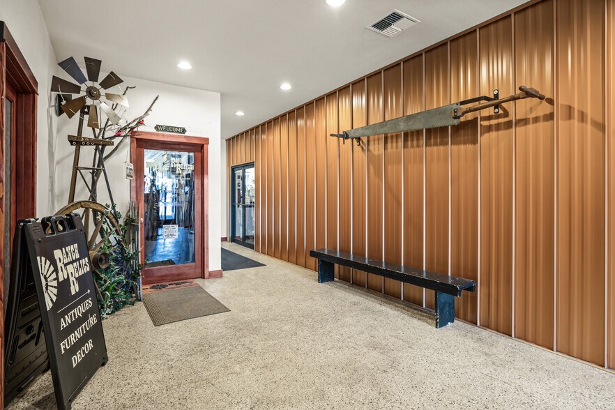 More Photos Of 320 N Main St, Prineville Storefront Retail Office For Sale