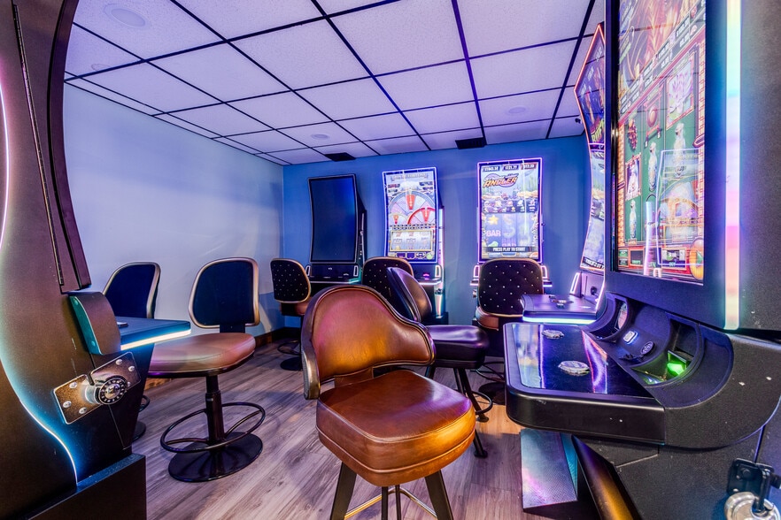 More Photos Of 702 Industrial Blvd, Latrobe Freestanding For Sale