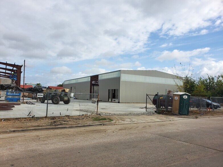More Photos Of 9334 Ronda Ln, Houston Industrial For Lease