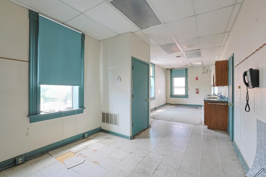 More Photos Of 2108 Central Pky, Cincinnati Loft Creative Space For Sale