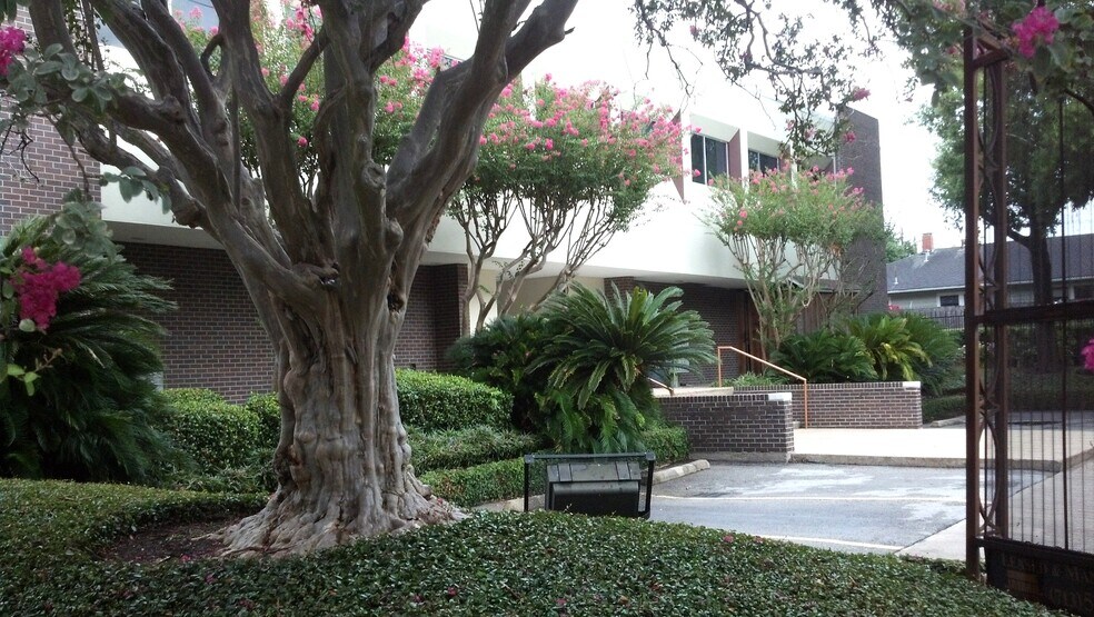 Primary Photo Of 1920 N Memorial Way, Houston Loft Creative Space For Lease