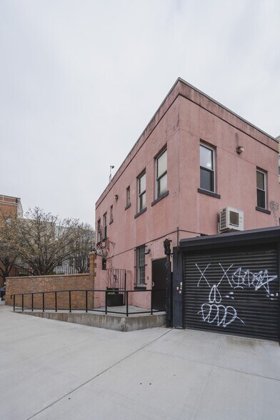 More Photos Of 102-106 Calyer St, Brooklyn Office For Sale