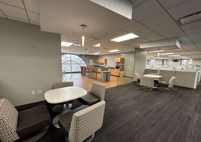 More Photos Of 110 Franklin Rd Se, Roanoke Office For Lease