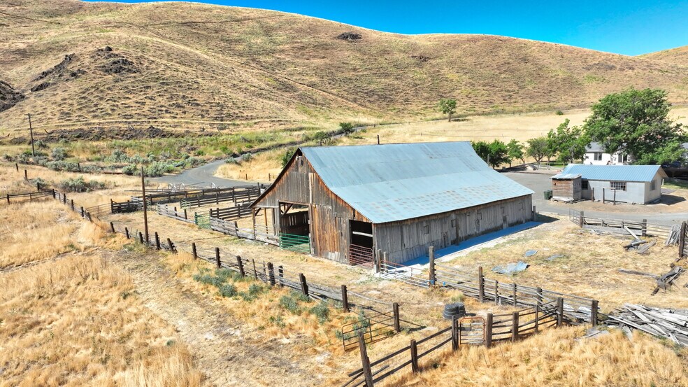 More Photos Of 27035 Snake River Rd, Huntington Specialty For Sale