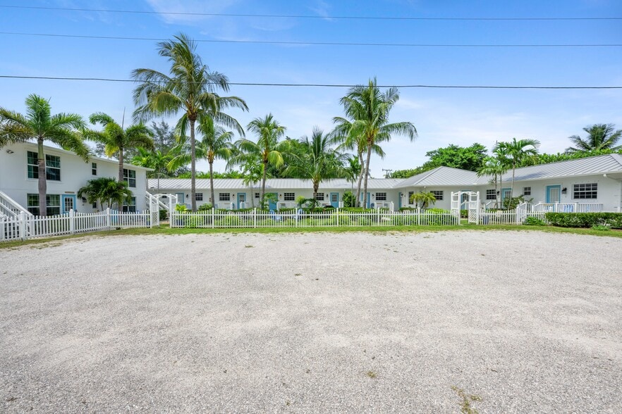 More Photos Of 2502 Tamarind Dr, Hutchinson Island Hotel For Sale
