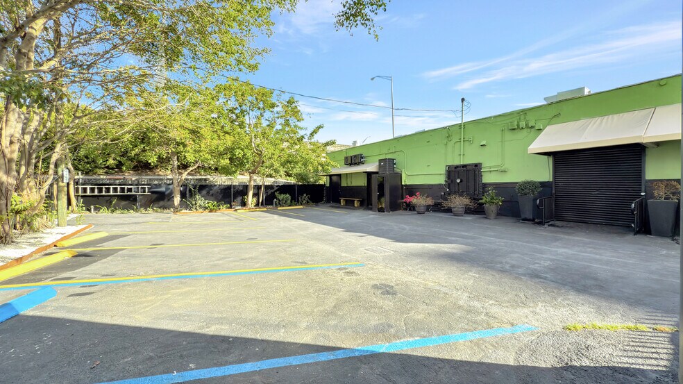 More Photos Of 643 NW 20th St, Miami Freestanding For Sale