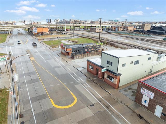 More Photos Of 821 S Broadway, Green Bay Restaurant For Sale