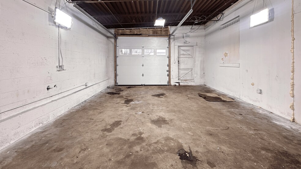 More Photos Of 2019 S Main St, Waterbury Freestanding For Lease