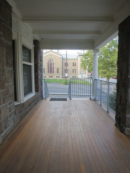 More Photos Of 569-571 Martin Luther King Jr Blvd, Newark Office For Lease