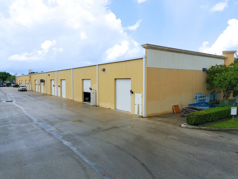 More Photos Of 660 NW Enterprise Dr, Port Saint Lucie Unknown For Lease