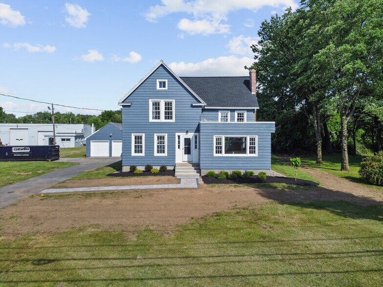 More Photos Of 267 Wolf Rd, Latham Office For Lease