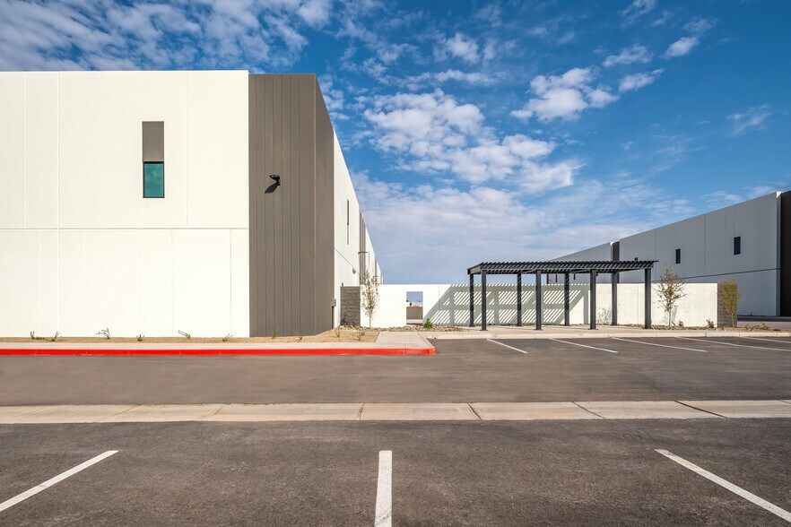 More Photos Of 2375 S Arizona Ave, Chandler Distribution For Lease