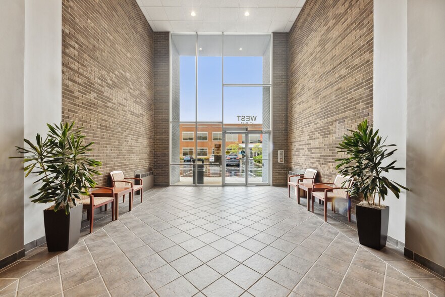 More Photos Of 9403 Kenwood Rd, Blue Ash Medical For Lease