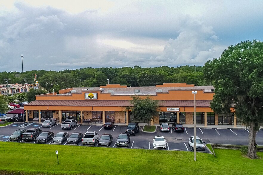 More Photos Of 4325 Lynx Paw Trail, Valrico General Retail For Lease