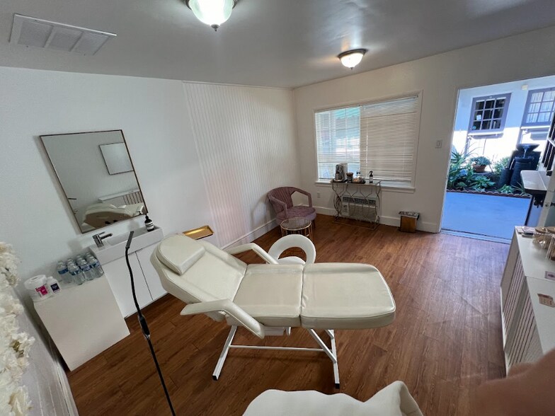 More Photos Of 7760 Fay Ave, La Jolla Storefront For Lease