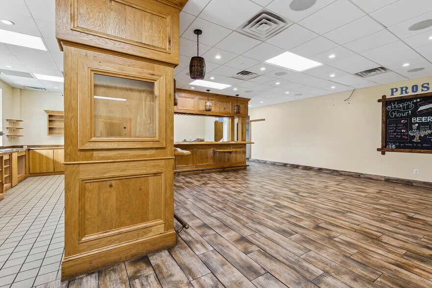 More Photos Of 102 N Rogers St, Aberdeen Restaurant For Sale