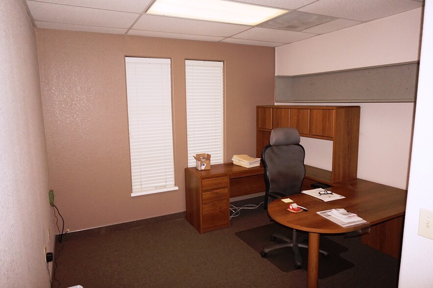 More Photos Of 538 S 5th Ave, Oakdale Light Distribution For Sale