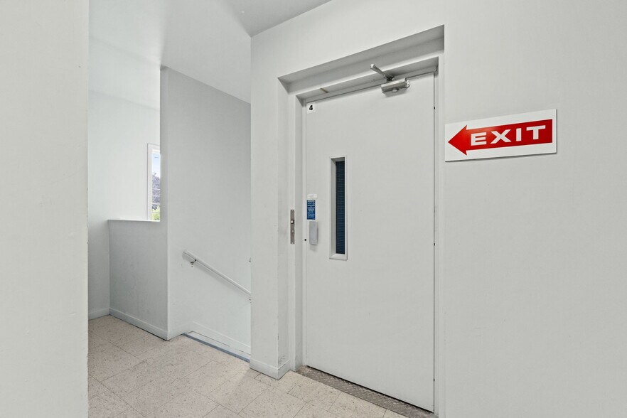 More Photos Of 457 Main St E, Winchester Medical For Sale