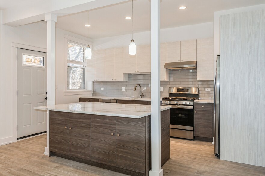 More Photos Of 1535 W Estes Ave, Chicago Multifamily For Sale