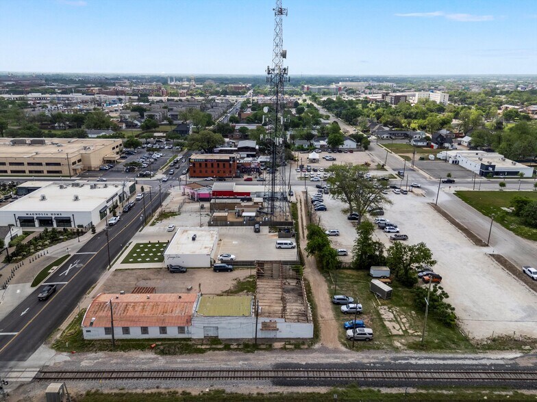 More Photos Of 401 S 8th St, Waco General Retail For Sale