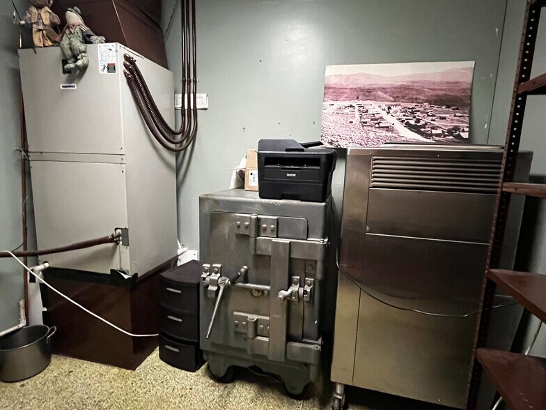 More Photos Of 99 3rd St, Maupin Restaurant For Sale