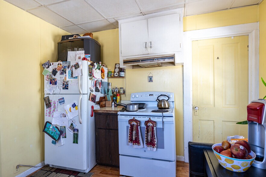 More Photos Of 501 S Douglas St, Appleton General Retail For Sale