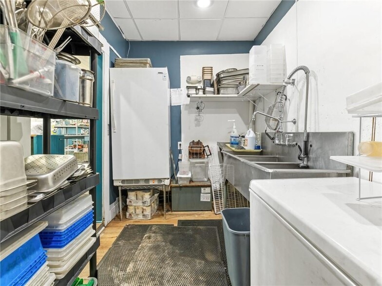 More Photos Of 2291 W Shore Rd, Warwick Showroom For Sale