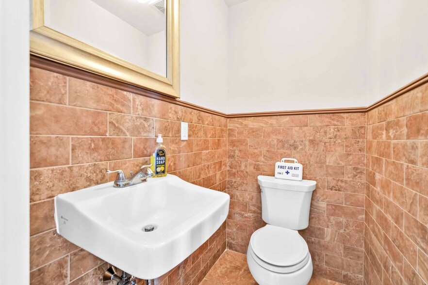 More Photos Of 405-407 Gates Ave, Brooklyn Loft Creative Space For Sale
