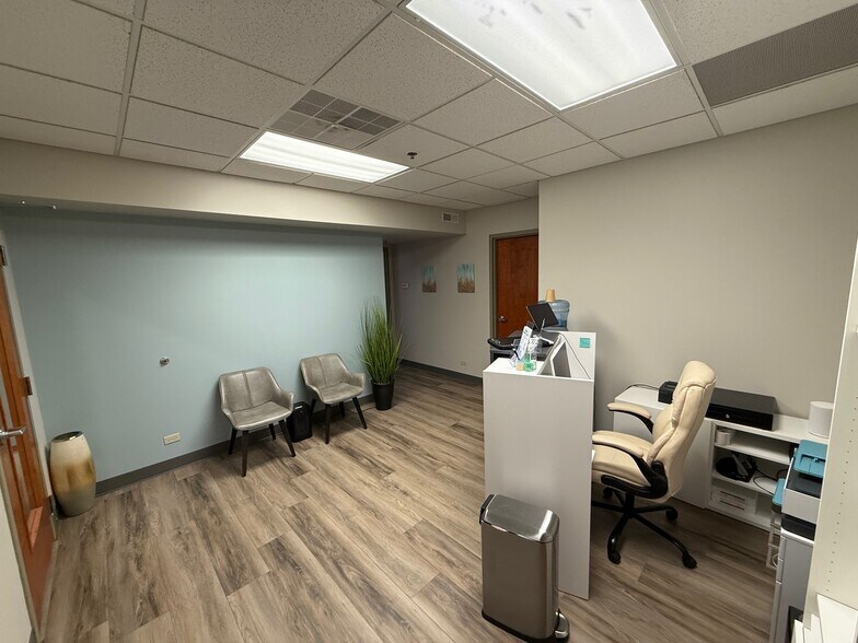 More Photos Of 303 N 2nd St, St Charles Office For Lease