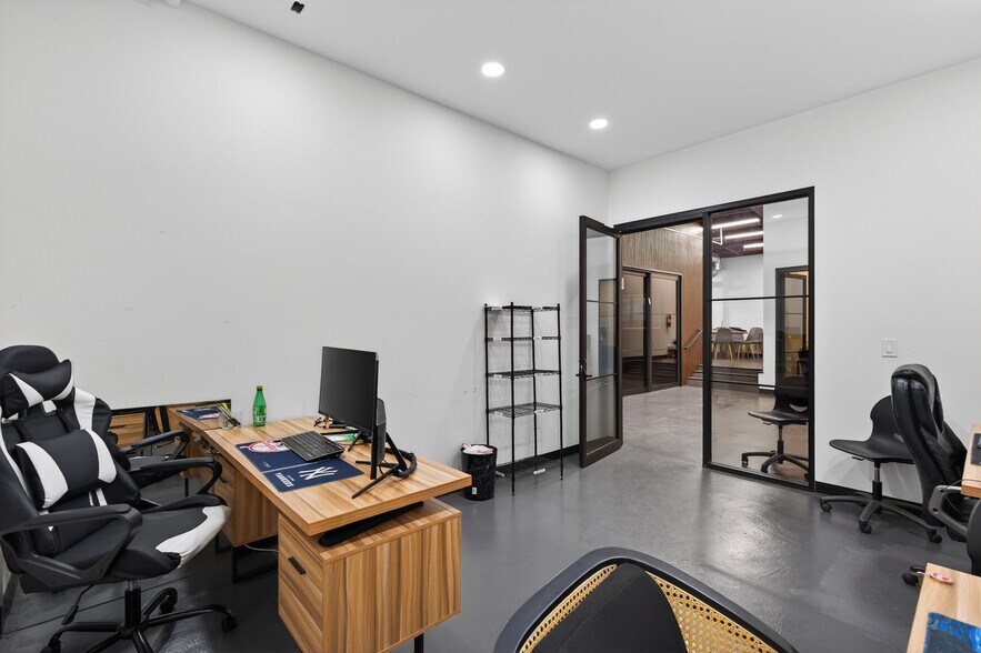 More Photos Of 7225 Fulton Ave, North Hollywood Warehouse For Sale