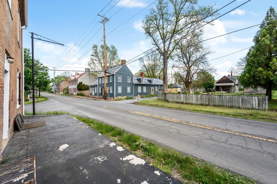 More Photos Of 7211 Queen St, Middleway Flex For Sale