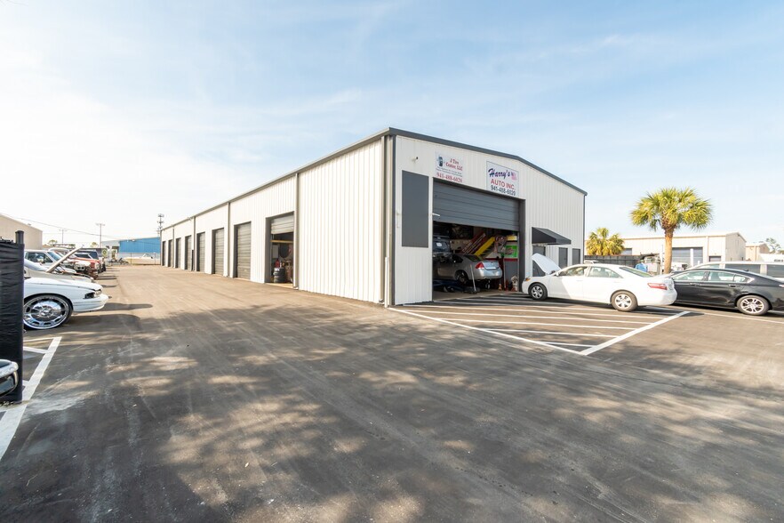 Primary Photo Of 320 Warfield Ave, Venice Warehouse For Sale