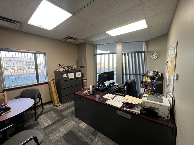 More Photos Of 4447 E Park 30 Dr, Columbia City Manufacturing For Sale