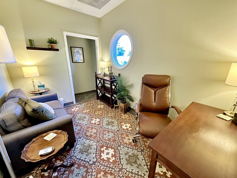 More Photos Of 110 Perimeter Park Rd, Knoxville Medical For Lease